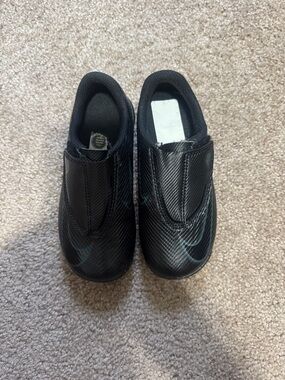 Nike Kids Black Slip-On Athletic cleats